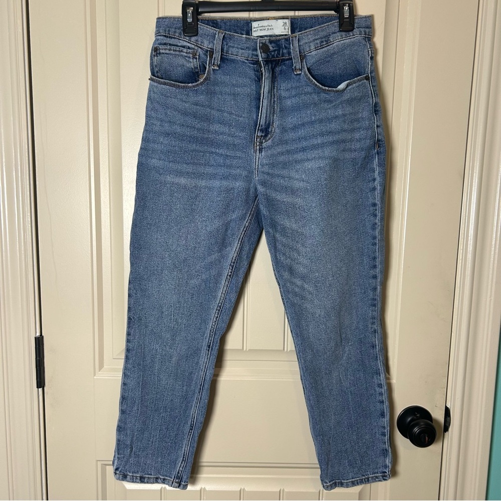 Abercrombie&Fitch Mom Jean, Classic Mid Wash Straight Fit ,Size 28/6s US 6 short